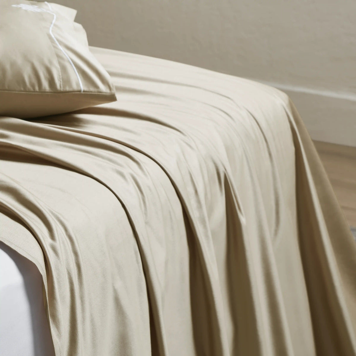 Raatrani: Soft & Cozy Bedsheet Beige