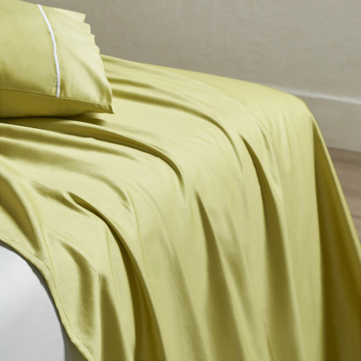 Raatrani: Soft & Cozy Bedsheet Olive Green