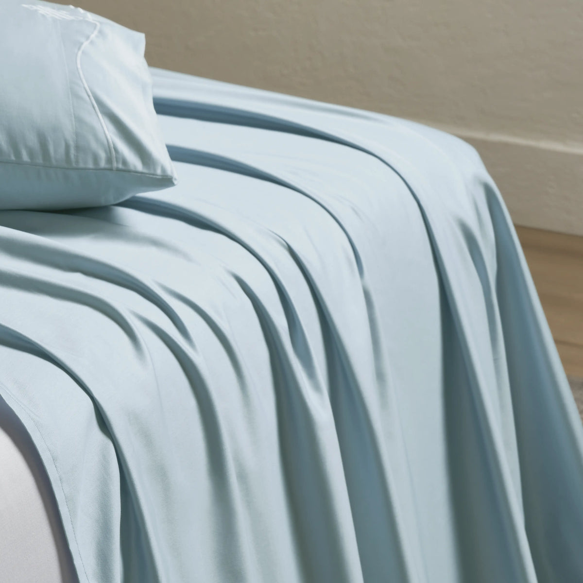 Raatrani: Soft & Cozy Bedsheet Sky Blue