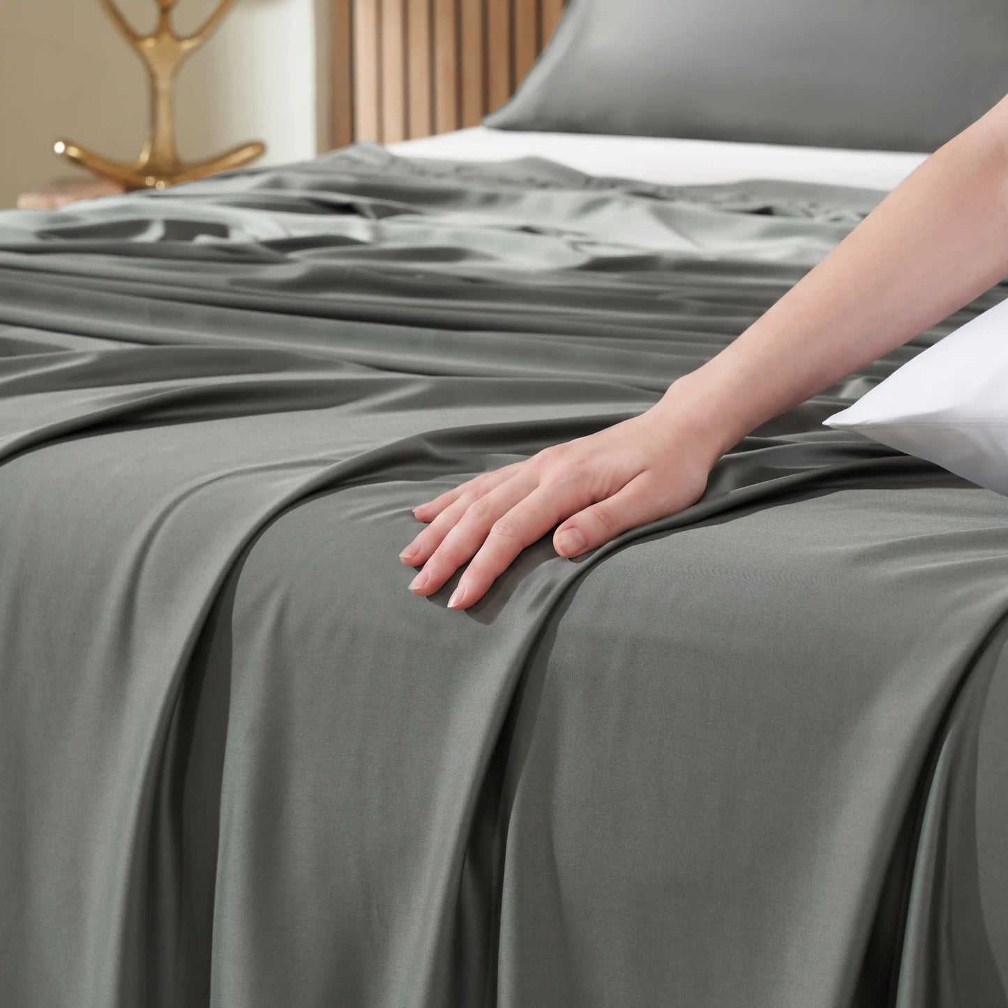 Rajnigandha: Cooling & Breathable Bedsheet Forest Green