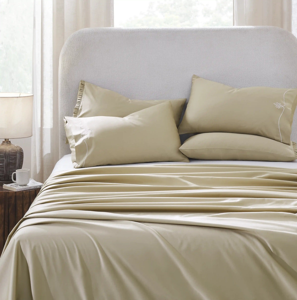 Raatrani: Soft & Cozy Bedsheet Beige