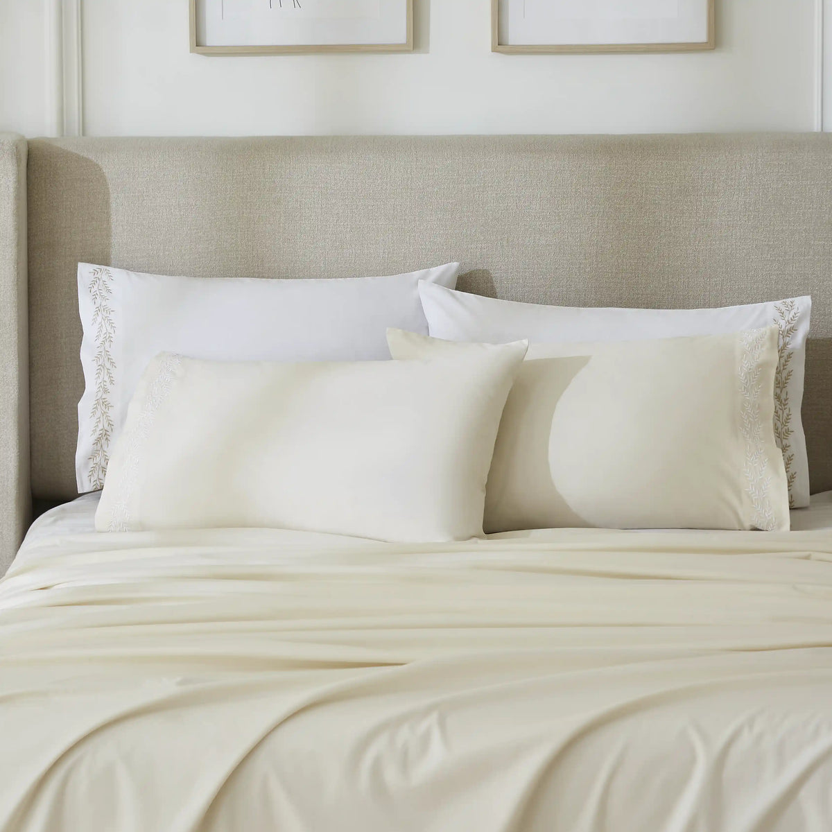 Nargis: Hotel-Crisp Bedsheet Ivory