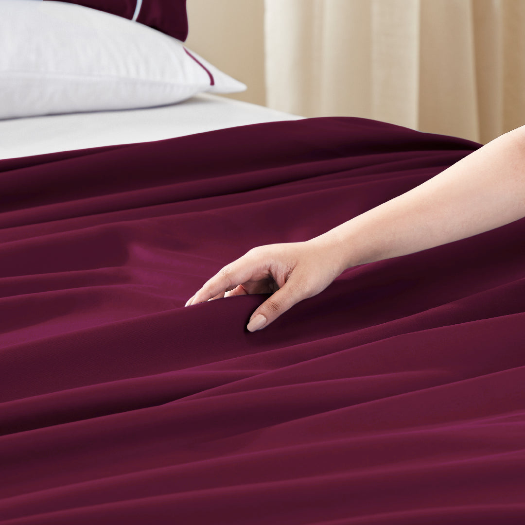 Raatrani: Soft & Cozy Bedsheet Burgundy Pillow Set
