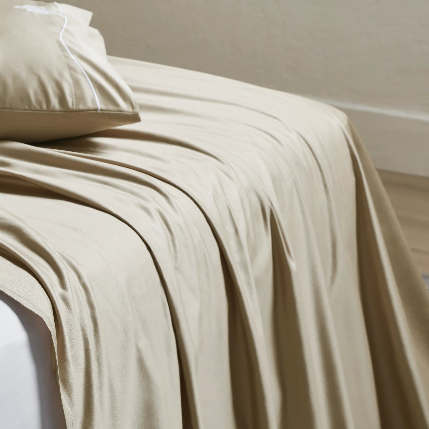 Raatrani: Soft & Cozy Bedsheet Beige