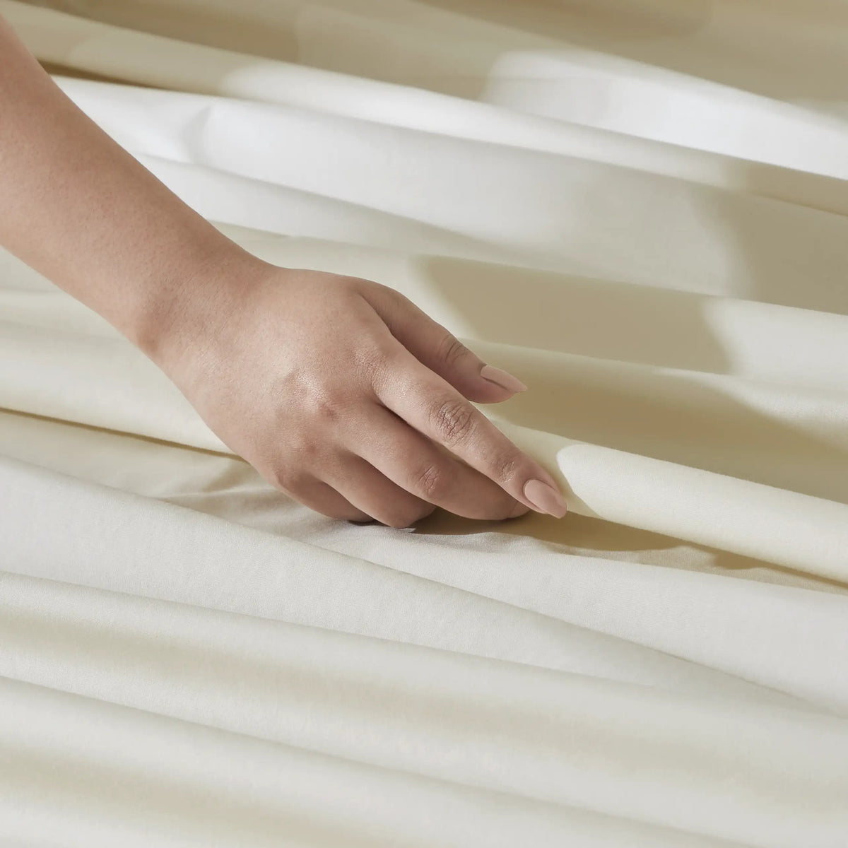Nargis: Hotel-Crisp Bedsheet Ivory